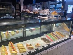 面包甜点陈列柜-黑草莓(重庆路店)