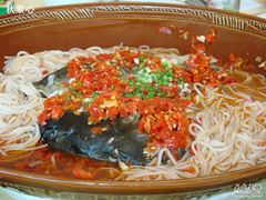 剁椒鱼头＋米线，相当不错-马凯餐厅(长椿街店)