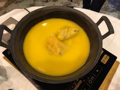 浓厚原只鸡煲花胶汤-鲜入围煮花胶鸡海鲜火锅