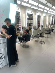 -Z.X HAIR SALON张新美业