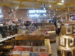 -LOG-ON(海港城店)