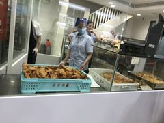 面包甜点陈列柜-上海哈尔滨食品厂(淮海中路店)