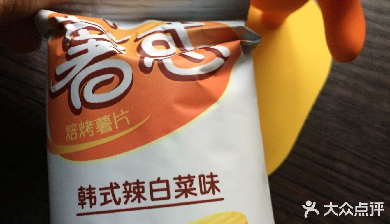 咔滋咔滋。味道出乎意料,辣辣的很开胃,有一点点的微酸