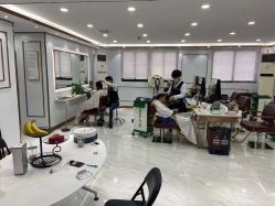 -镁连社·美联社