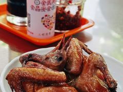 红烧乳鸽-煲煲掂风味煲仔饭餐厅(西区店)