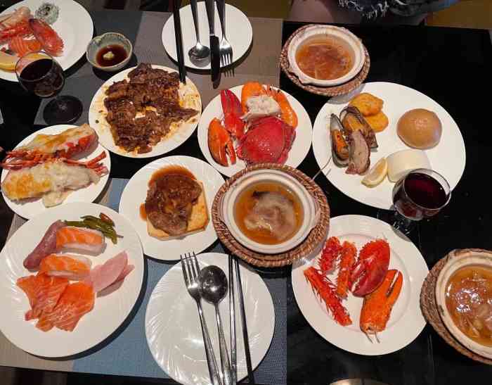 宝利来国际大酒店凤凰阁旋转餐厅-"[薄荷]环境:应该是福永这边最好的