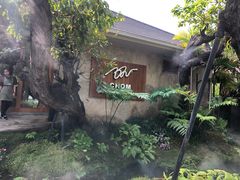-Chom Cafe and Restaurant