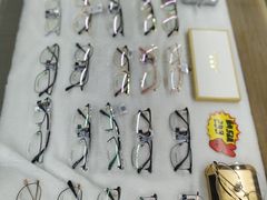 -视野联行眼镜·蔡司授权店(长白万象汇店)