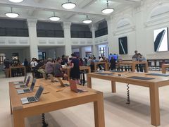 -Apple Store(Brisbane)