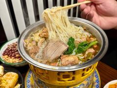 -八月美食小馆(银泰城总店)