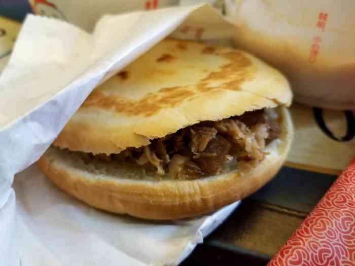 袁记肉夹馍(汉神店)-"汉神负一层新开的店,路过去打卡,消费满1.