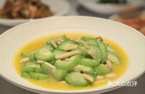 Mushroom and White Sponge Gourd