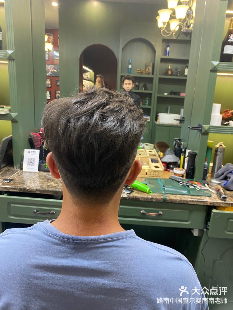 三七分男士侧背发型 三七分的侧背造型,无论是在美式油头还是韩系背头