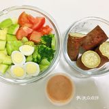 可以搭配煮蛋或者煮虾仁增加口感