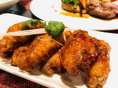 甜辣鸡翅佐以辣蒜汁-WOLFGANG PUCK KITCHEN & BAR(迪士尼小镇店)