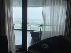 -上海滴水湖皇冠假日酒店