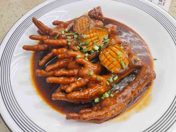 金汤鲍鱼很好吃红烧鸡爪很入味很软糯葱姜炒花哈也很好吃基本没沙还有