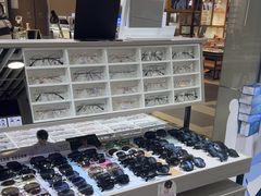 -MiRi眼镜连锁·蔡司·尼康控优点合作店(莘庄店)