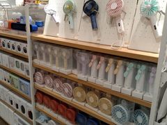 -名创优品(北京新中关购物中心地铁层店)
