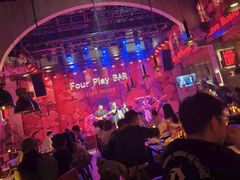 -FOUR PLAY BAR