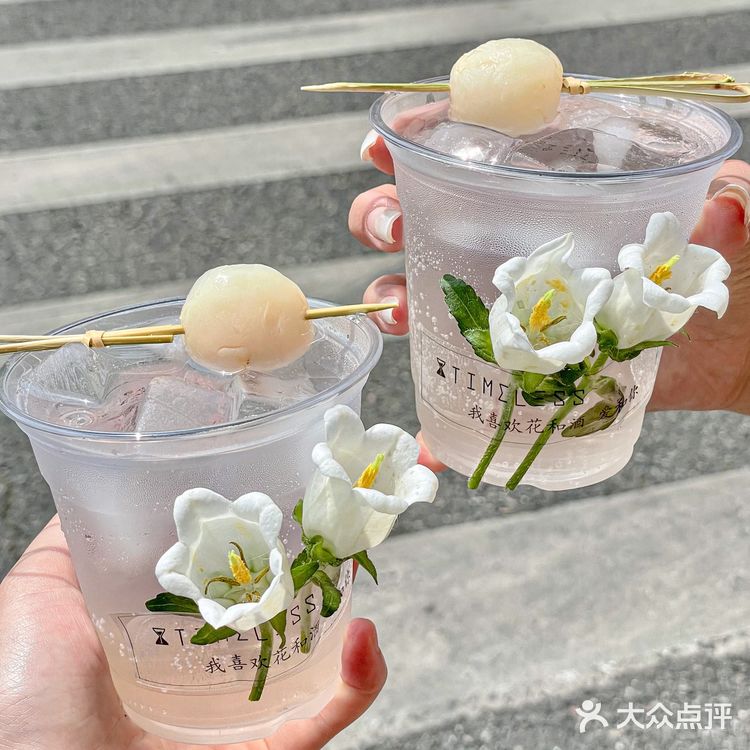 在南京的夏天总要喝一杯“人间小荔子”🍃