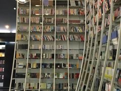 -钟书阁(松江泰晤士小镇店)