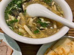 酸辣汤-李连贵酒家熏肉大饼(昆明街店)