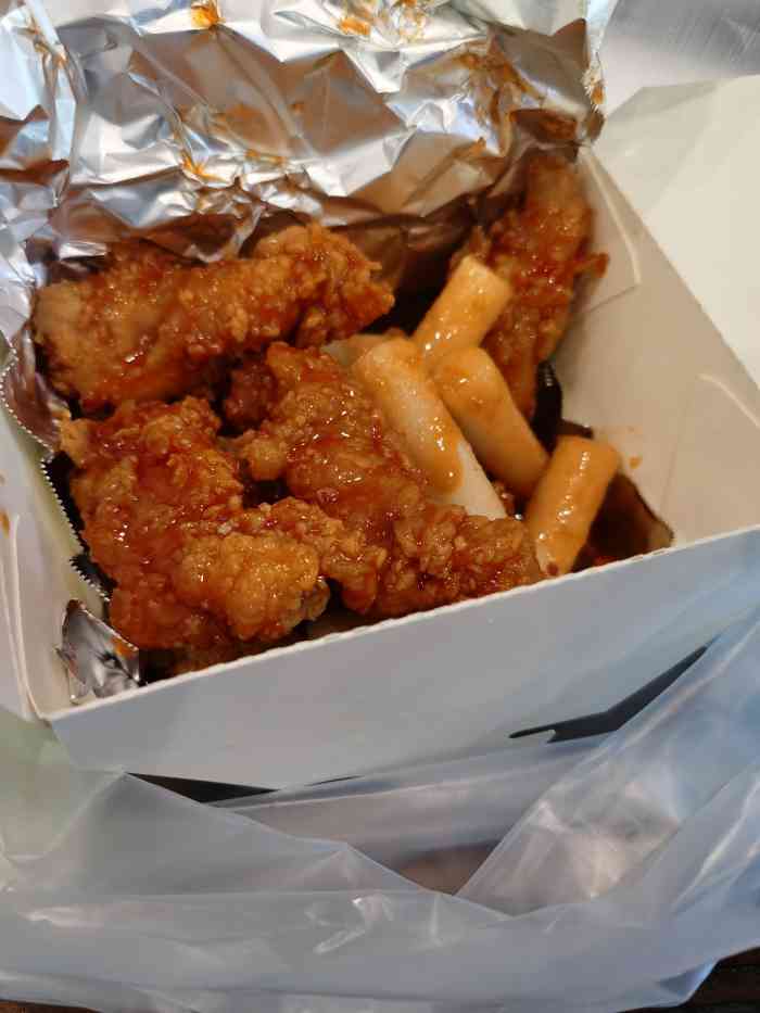 梨泰院炸鸡(曼哈顿店)-"找了半天,是在一个"小吃城"里.说实话这.