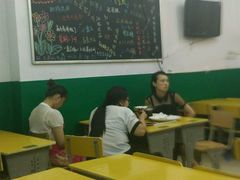 大堂-做了不起的80后