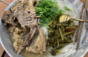 Sour Cabbage Chicken Shell Rice Noodles