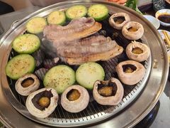 -围炉肉舍•炭烤活鳗•丹东海鲜烤肉(步行街店)