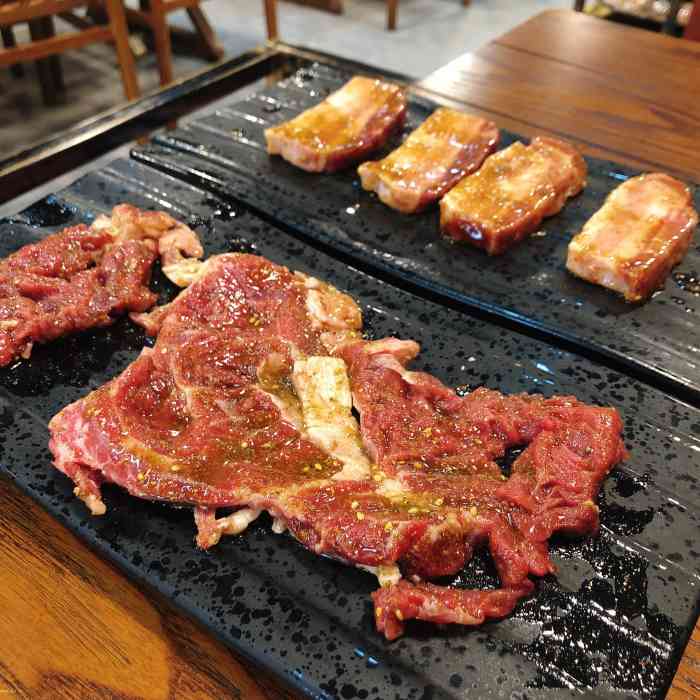 牛犇烤肉"要的双人餐,结果培根07上成烤肠,金针菇.