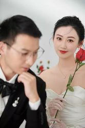 -雪中彩影婚纱摄影·微光艺术中心