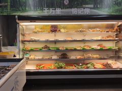 自助取餐区-万记麻辣烫国展总店