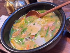 -银米·云南传统过桥米线(双廊黑金冠店)
