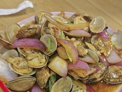 葱姜炒花蛤-烤满分·东北烧烤(首经贸店)