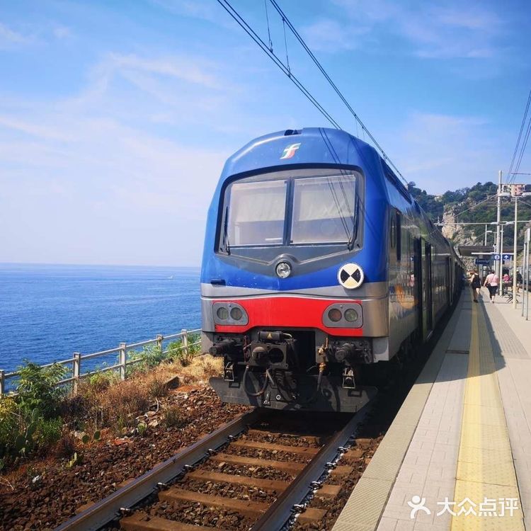 这两年网上大热的景点 需要在火车站统一买票坐小火车上岛