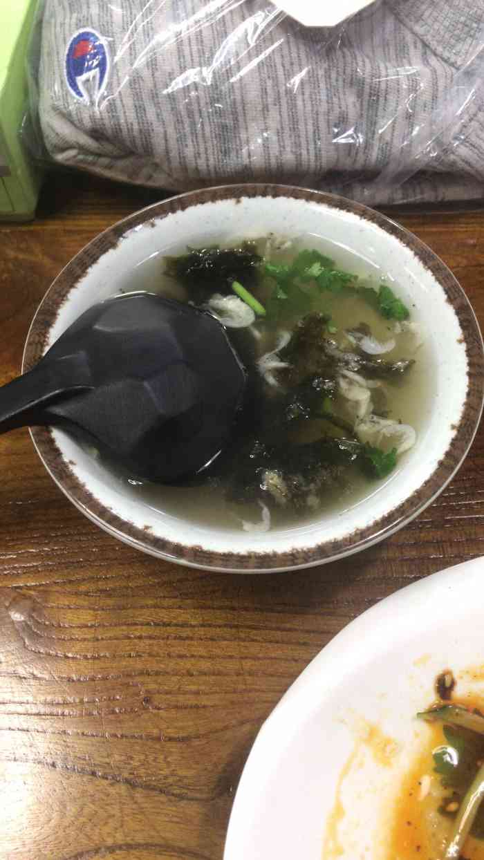 宋顺记海味馄饨"小店不错.开业许久了.有wifi.附近可.