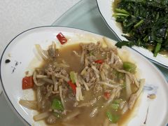 毛草根肉丝-胡老三家土菜馆·老店地方特色菜·招牌茅山地锅老鹅
