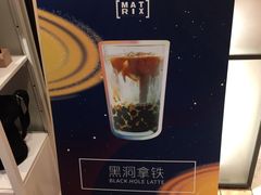 黑洞拿铁-代数学家algebraist(诚品店)