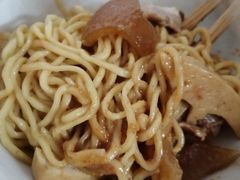 -松树干拌面店
