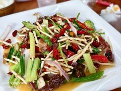 折耳根炒腊肉-农夫人家餐饮