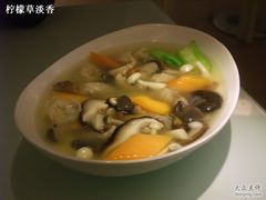 什菌浸鱼皮饺-汤城小厨•粤菜•靓汤(金融街店)