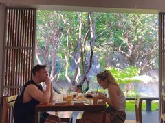 -Chom Cafe and Restaurant