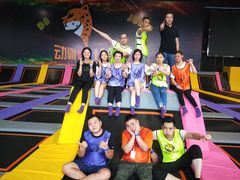 -嘿哟动霸CHUA·新潮玩运动娱乐中心·蹦床滑冰团建乐园