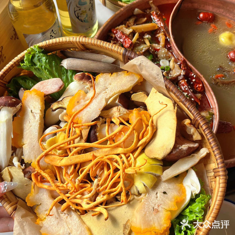 把整座云南花园搬进魔都的深夜食堂😫😫
