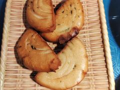 香煎葱油饼-锅碗瓢盆·重庆本土菜(南坪东东摩店)