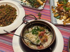 -香巴拉云南餐厅(华莱坞店)