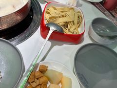 -洪氏嗨捞·广东猪肚鸡·椰子鸡火锅(西咸万象城店)