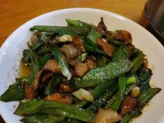 -临江餐馆二楼美食部落